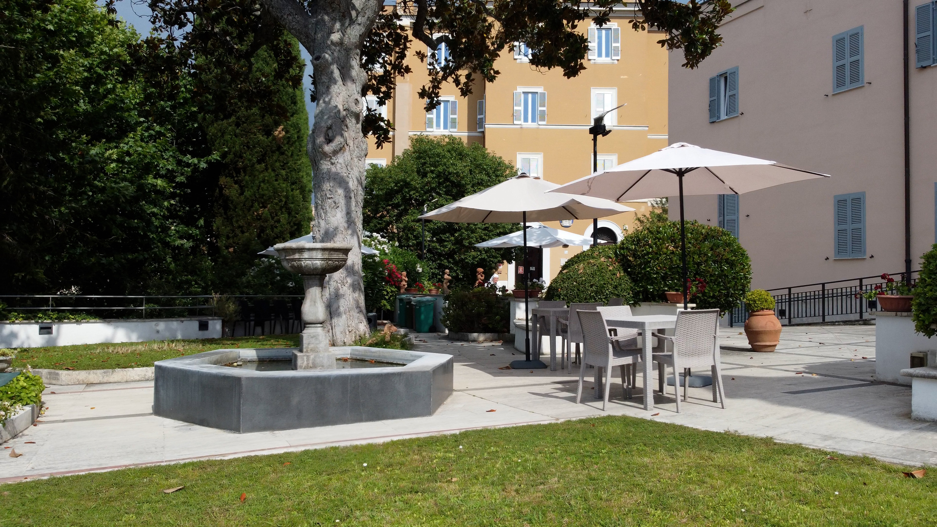 Parco e spazio esterno attrezzato per il relax